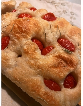 FOCACCIA COM TOMATE CONFIT E ALECRIM 400 GR
